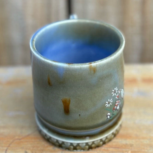 Wade Irish Porcelain Leprechaun & Mushrooms Children's Mug 1950s Size 6oz - Picture 3 of 6